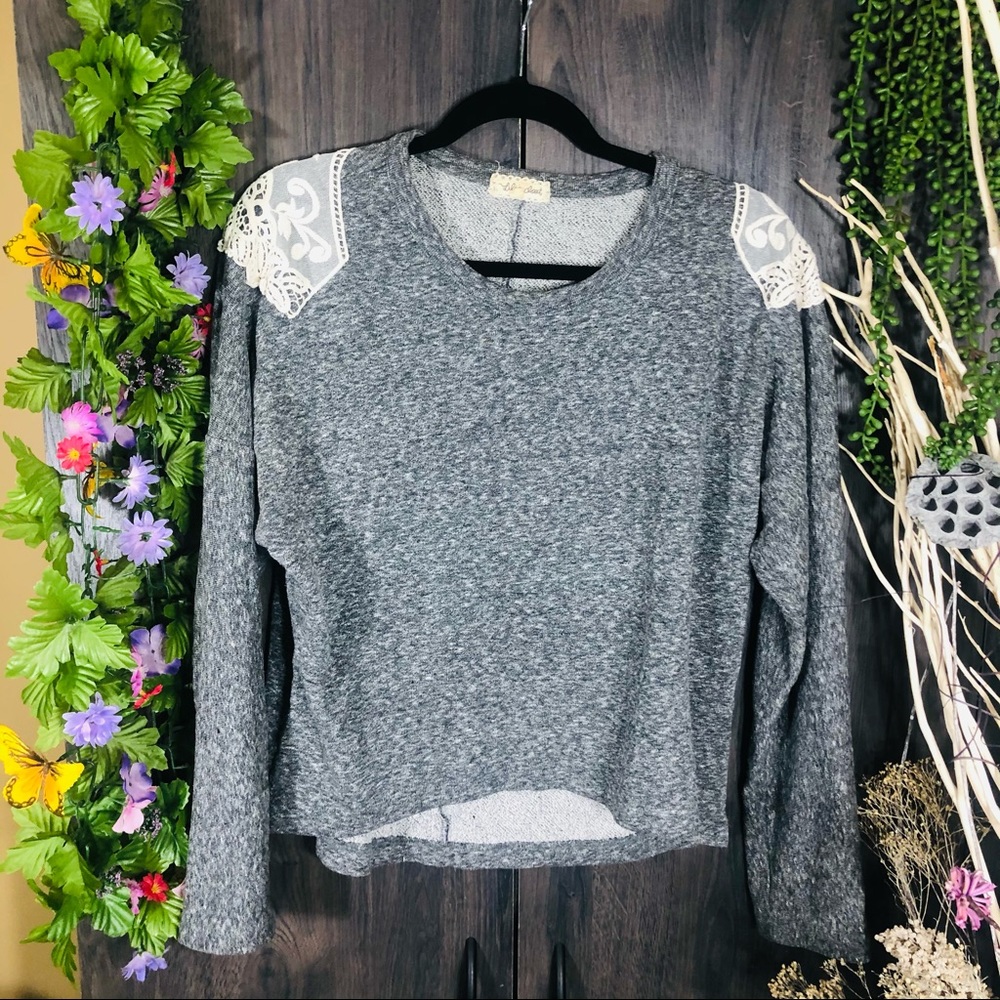 **🌼3/$30🌼Lilis Closet Grey Lace Detailed Pullover Sweater Size Small